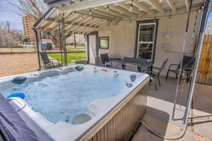 Image of 3BD Downtown Modern Victorian W/hot Tub, Park & Lake!