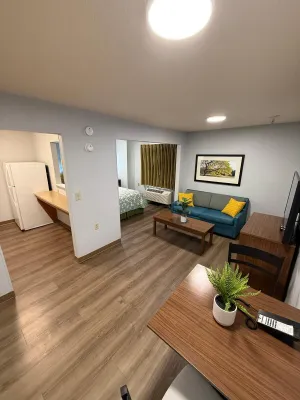 Image of HomeTowne Studios and Suites by Red Roof Greensboro