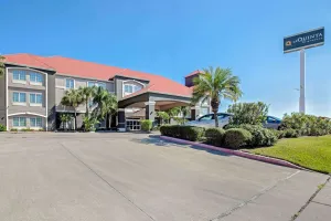 Image of La Quinta Inn & Suites by Wyndham Corpus Christi Airport