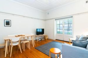 Image of Spacious Art Deco apt. in Darlinghurst