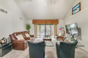 Image of 12 Mi to Downtown Dallas: Irving Condo w/ Balcony
