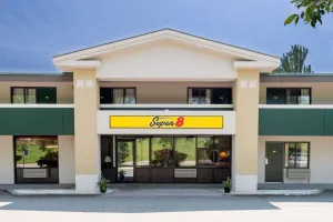 Image of Super 8 by Wyndham White River Junction