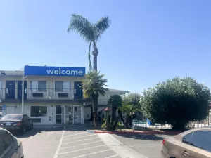 Image of Motel 6-Tulare, CA