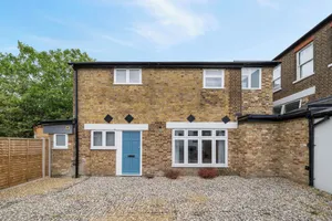 Image of 3BR House in Prime Barnet Location with Driveway