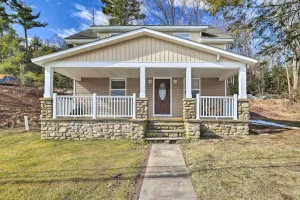 Image of Scotrun Home Centrally Located to Area Resorts