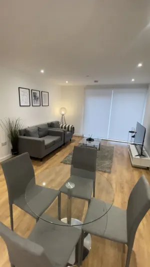 Image of Spacious 2-bed Apartment in Whyteleafe