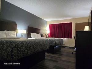 Image of Econo Lodge Inn & Suites