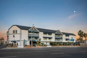 Image of Best Western Harbour Inn & Suites Huntington - Sunset Beach