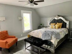 Image of The Oakwood Cottage- With Private Yard & Parking, Minutes From Falls & Casino by Niagara Hospitality