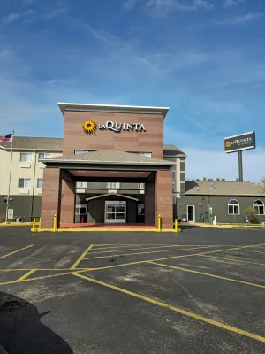 Image of La Quinta Inn & Suites by Wyndham Peru Starved Rock St Park