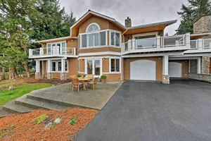 Image of Airy Home Near Anacortes with San Juan de Fuca Views