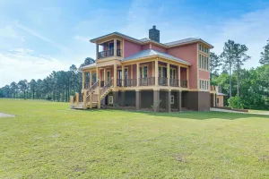 Image of 7 Mi to Downtown Fitzgerald: Spacious Home w/ Deck