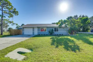 Image of Fort Myers Vacation Home w/ Patio ~ 14 Mi to Beach