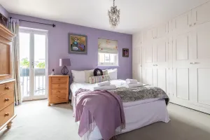 Image of Charming Chiswick Home Near Ravenscourt Park by Underthedoormat