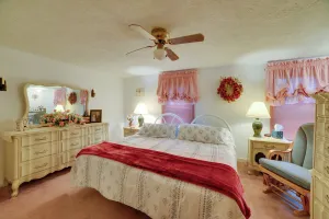 Image of Peaceful Hazel Cottage with Deck and Yard!