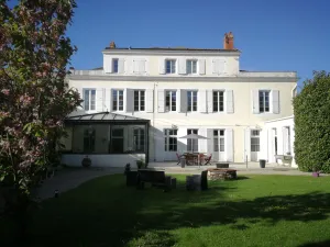 Image of H de Surgères