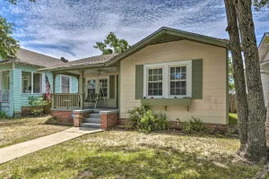 Image of Cozy Gulfport Home Walk to Beach, Marina and Casino