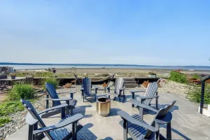 Image of Coastal PNW Home on Swimmable Beach w/ Hot Tub!