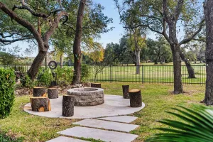 Image of Spacious 5 BR Retreat in North Austin