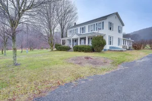 Image of Pet-friendly Franklinville Farmhouse w\/ Sunroom!