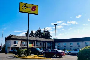 Image of Super 8 by Wyndham Lynnwood