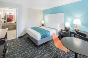 Image of Howard Johnson by Wyndham Houston Hobby Airport