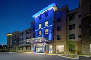 Image of Holiday Inn Express & Suites - Valencia - Santa Clarita by IHG
