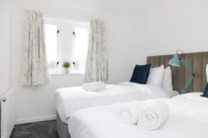 Image of JOIVY Bright Flat Overlooking The Clyde