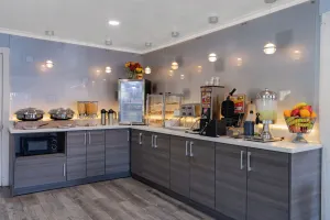 Image of The Orchard Hotel Ukiah Wine Country Free Breakfast, Pool, & Hot Tub