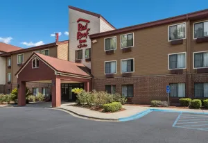 Image of Red Roof Inn & Suites Savannah Airport
