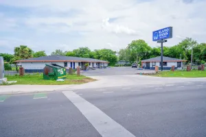 Image of Alamo Oasis Inn and Suites By OYO San Antonio