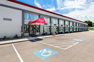 Image of Red Roof Inn Cortland