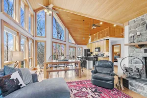 Image of Golf Course-view Cabin: Deck in Wintergreen Resort