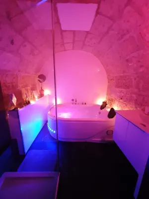 Image of Luxe Caché Balnéo et Sauna Privés - 372