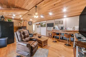 Image of Peaceful Kentucky Countryside Cabin w/ Porch