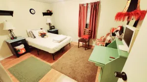 Image of Plaid Room 3min From Yale Univ