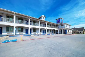 Image of Motel 6-Rhome, TX