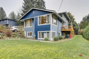 Image of Steps to Idylwood Park Beach: Redmond Retreat!