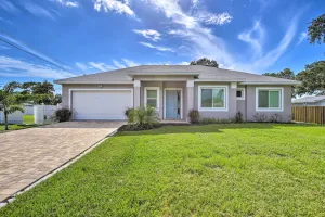 Image of Beautiful Getaway about 4 Miles to Venice Beach!