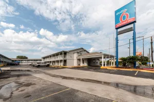 Image of Studio 6-San Antonio, TX - Fort Sam Houston Area