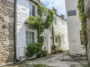Image of 8 Stonegate