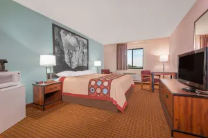 Image of Super 8 by Wyndham Wakeeney