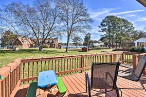 Image of Spacious Chesapeake Home with Pool Table!