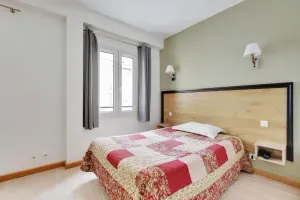 Image of Hôtel Dauphine - Dijon Centre Gare - Accès Autonome - Boîte à Clés & Gardien 24 h sur 24 - Parking Public Dauphine