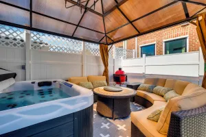 Image of 1 Mi to Dtwn: Hot Tub Haven in Richmond!