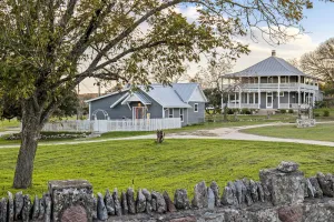 Image of Kingsby Cottage - 1BR & Mountain Views