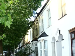 Image of Spacious 4-Bed House - Sleeps 5 Garden & Parking