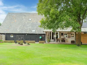 Image of Farmhouse in Elsendorp With Garden
