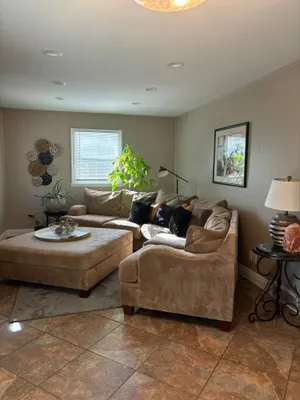 Image of Luxury Modern Stay - 2000 Sqft
