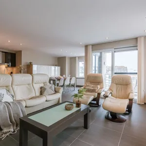Image of Huswell - Spacious apartment with private car park